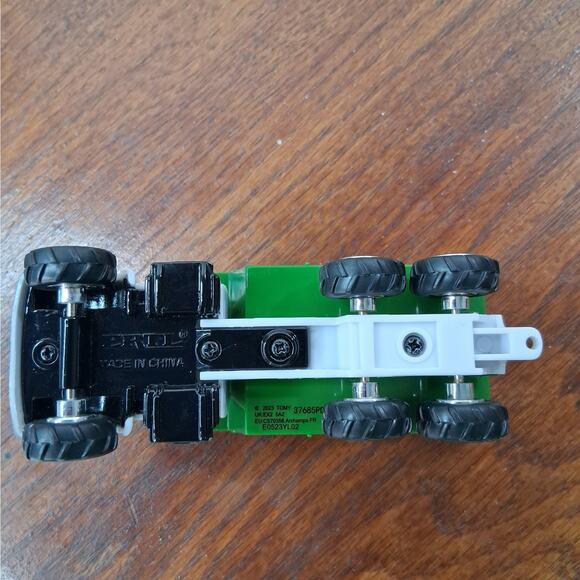 Tomy Ertl 1:64 Scale John Deere Toy Farm Dump Truck Diecast & Plastic Green - Picture 9 of 13